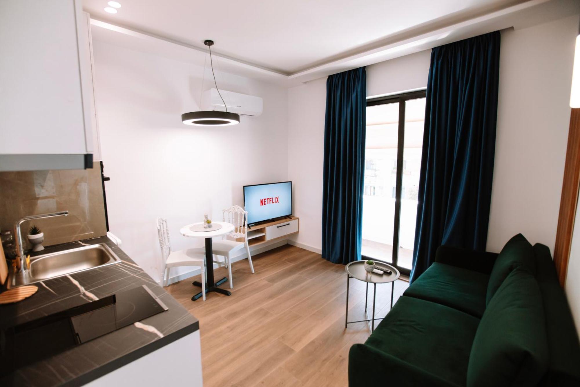 Barrikada Str Modern Apartments - The Nest Tirana Exteriör bild
