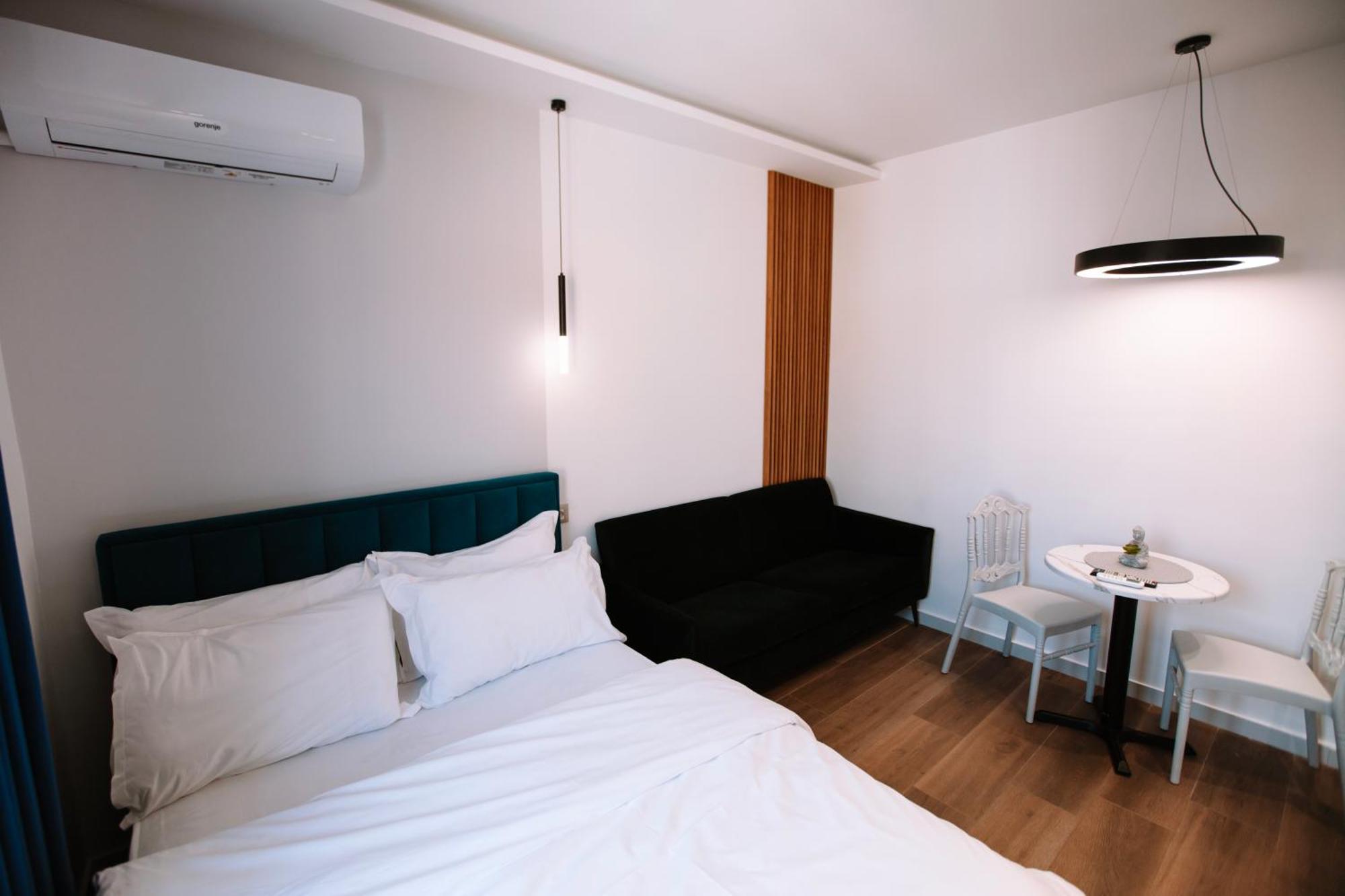 Barrikada Str Modern Apartments - The Nest Tirana Exteriör bild