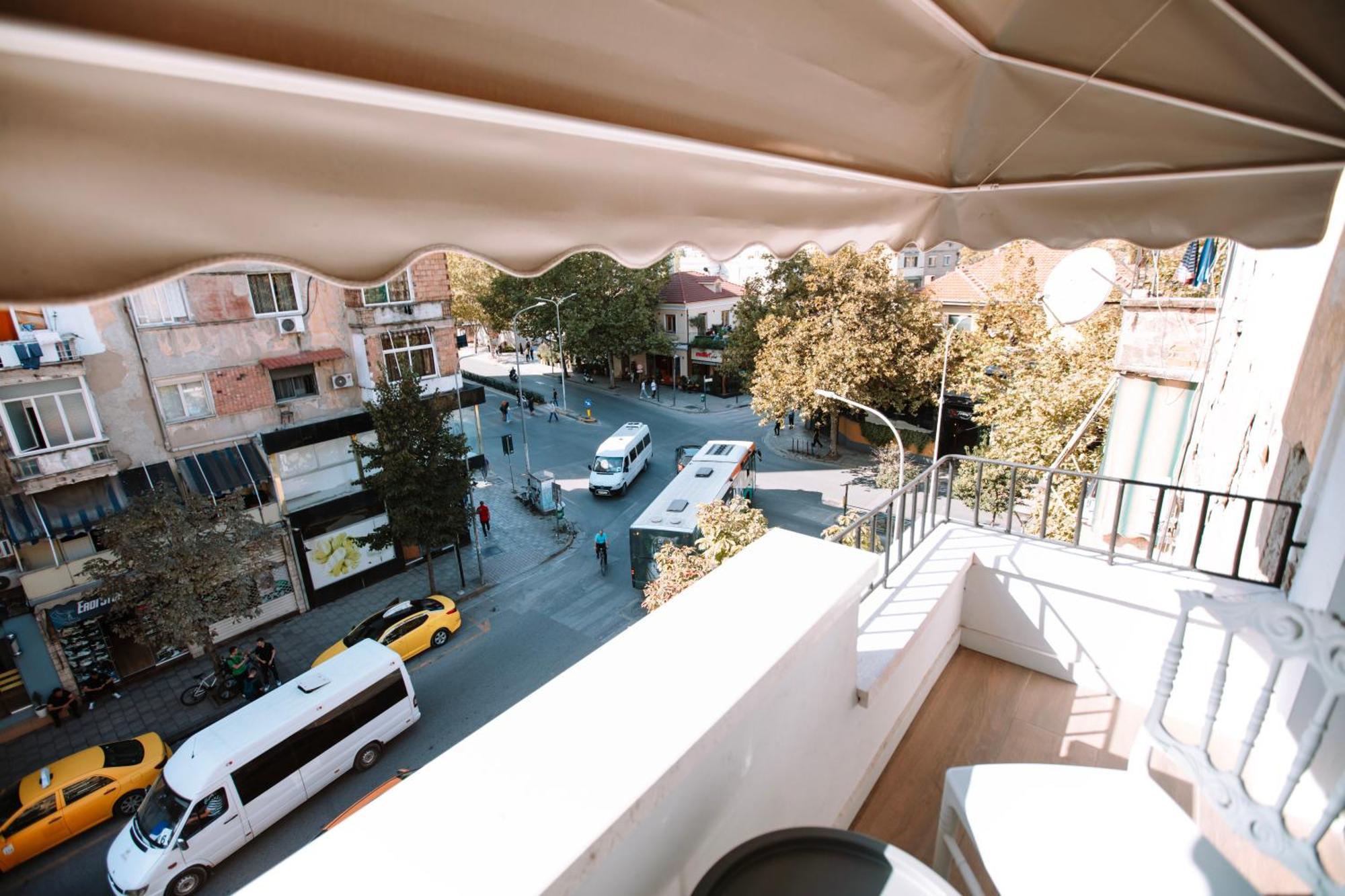 Barrikada Str Modern Apartments - The Nest Tirana Exteriör bild